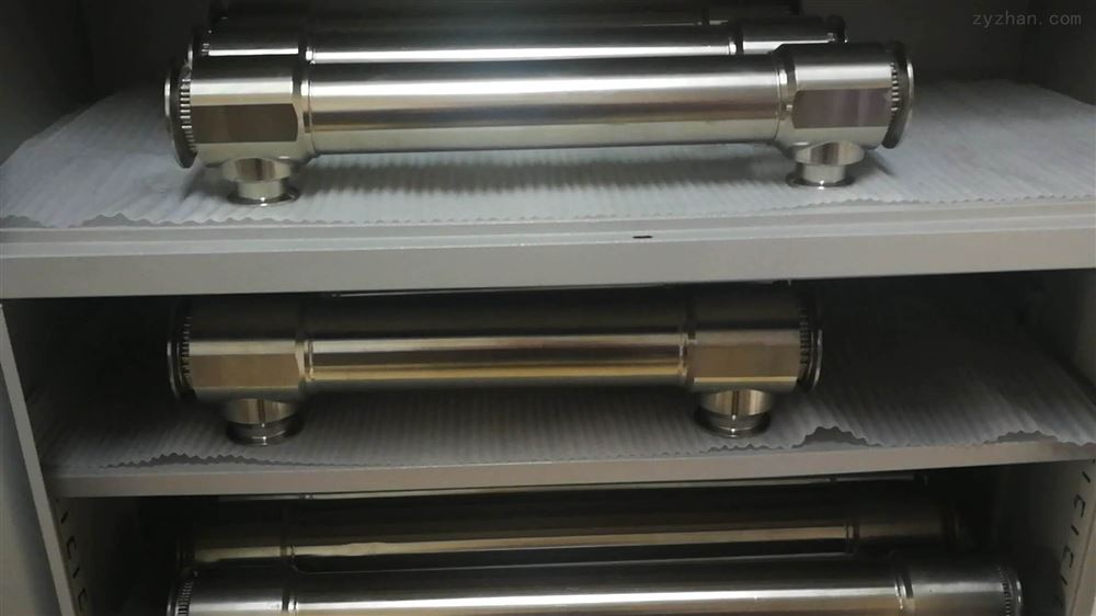 雙管板換熱器   長春超潔制藥設(shè)備有限公司